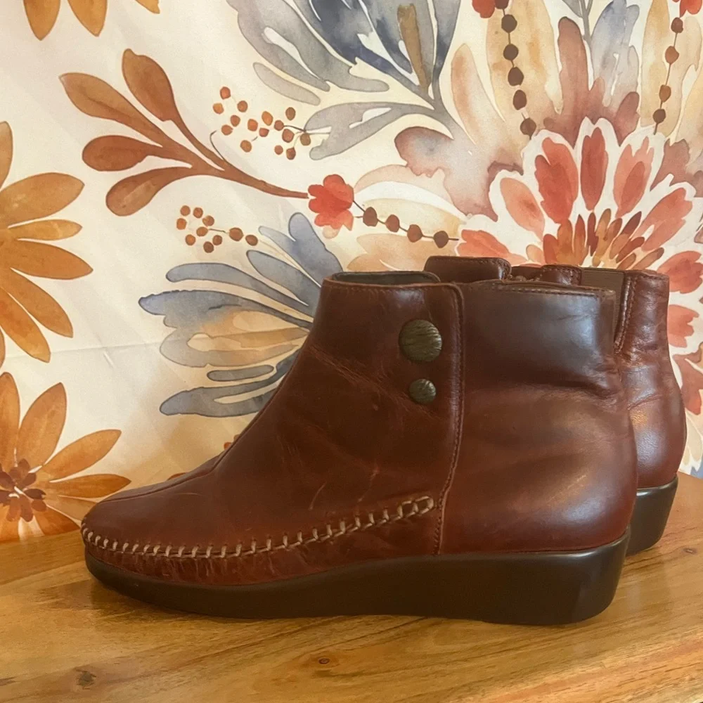 SAS Jade Walnut 9.5N Red Leather Zip Fall Winter Outdoor Travel Minimalist Boots